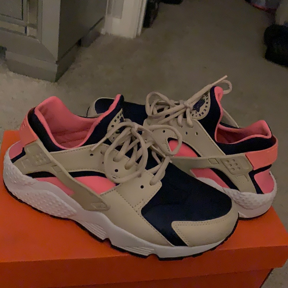 Women nikes size 8.5